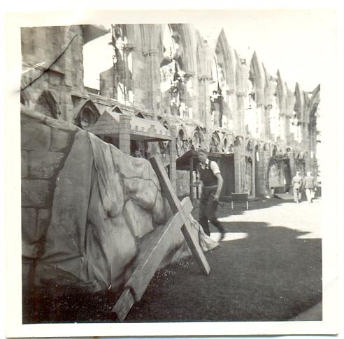 1951 Preparing the stage